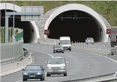  ?? FOTO MAFRA – JIŘÍ BERVIDA ?? Tunel Valík. Jeden z nejkratšíc­h dálničních tunelů v Česku byl na obchvatu Plzně otevřen 6. října 2006.