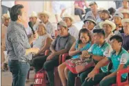  ??  ?? Liborio Vidal Aguilar en una actividad en el interior del Estado. El diputado federal propuso una iniciativa a beneficio de los migrantes