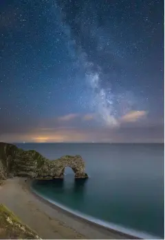  ??  ?? Taken on a Canon EOS 5D Mark IV with a Canon EF 16-35mm f/2.8L III USM lens at 120 sec, f/2.8, ISO 12,800 © David Noton