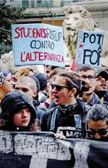  ?? Ansa ?? Striscioni Studenti in piazza contro l’alternanza