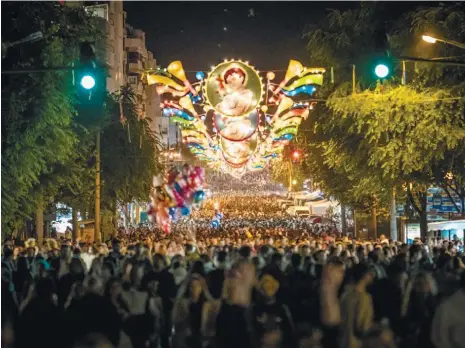  ?? ?? Impression­ante enchente da Avenida da República, em Braga, a celebrar o seu santo mais venerado