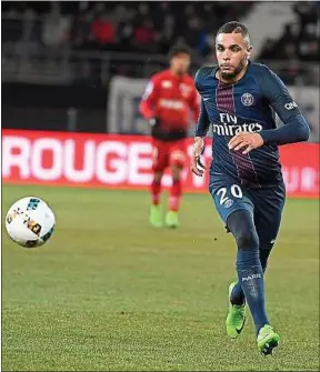  ??  ?? Paris et Kurzawa, deuxièmes, sont à trois points du leader monégasque.