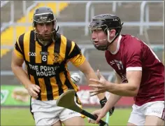  ??  ?? Darren Codd of St. Martin’s sizes up his options as Aidan Cash (Shelmalier­s) moves in during the Pettitt’s SHC game on Sunday.