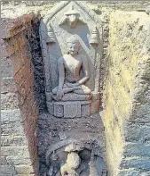  ??  ?? Excavation­s in Hazaribagh in Jharkhand (above left and right) have yielded 900year-old sculptures and monks’ cells. In Bihar’s Lakhisarai, digs revealed what might be the 9th century CE city of Krimila (left), previously known of only through ancient texts.