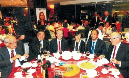  ??  ?? The head table at Labor’s 2015 fundraisin­g dinner at the Emperor’s Garden Restaurant in Chinatown includes Bill Shorten, third from left, and Huang Xiangmo, second from right.