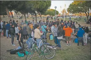  ??  ?? Local people gather at a public park in Barcelona, Spain. (AP/Emilio Morenatti)