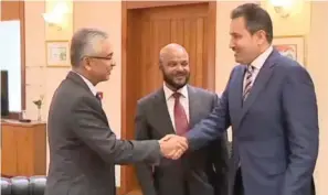  ??  ?? Director General of Saudi Arabian Airlines Saleh bin Nasser Al-Jasser and Prime Minister of Mauritius Pravind Jugnauth.