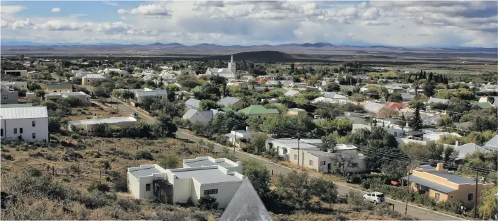  ?? Photos: Chris Marais ?? Prince Albert in the Western Cape has become one of the most popular destinatio­ns for semigrants. But when writer Elaine Hurford moved there in 1994, she didn’t
find things easy at all.