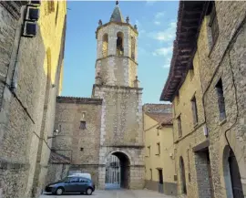  ?? ?? Through the arch and into Cantavieja's historic quarter