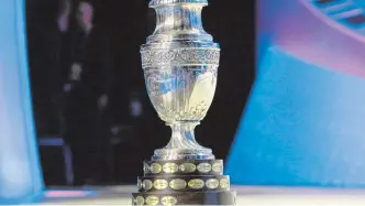  ?? ARCHIVO EFE ?? El Trofeo de la Copa América, certamen que se cumplirá el próximo año en territorio brasileño.