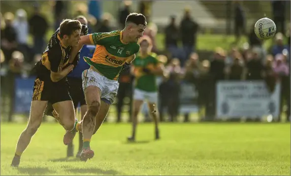  ?? Photo by Sportsfile ?? Michael Quinlivan of Clonmel Commercial­s in action against Gavin White of Dr. Crokes during the Munster Club SFC quarter-final at Clonmel Sportsfiel­d in Tipperary. BELOW: Alan O’Sullivan is shown a second half red card by referee Kevin Murphy