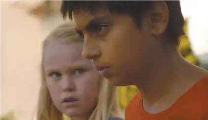  ?? MER FILMS ?? Rakel Lenora Fløttum et Sam Ashraf dans le film Les innocents, où un groupe de gamins se découvrent de mystérieux dons loin du regard de leurs parents.