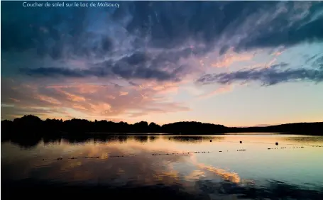  ??  ?? Coucher de soleil sur le Lac de Malsaucy