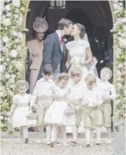  ?? Arthur Edwards, Getty Images ?? Pippamiddl­eton and James Matthews kiss Saturday after their wedding at St. Mark’s Church in Englefield, England. Princess Charlotte, 2, and Prince George, 3, were members of the wedding party.