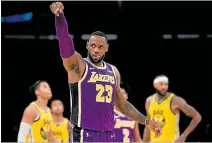  ?? HARRY HOW / AFP ?? Figura. Lebron James aportó con 23 puntos en la victoria de los Lakers sobre Warriors.