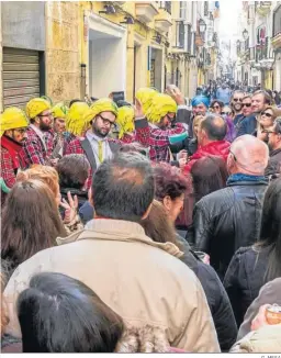  ?? G. MESA ?? Una agrupación actúa en una calle de Cádiz, en la edición de 2018.