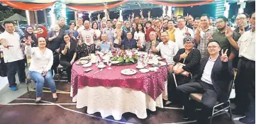  ??  ?? Abang Johari (seated centre) with members of the media, other VIPs and Chief Minister’s Office staff.