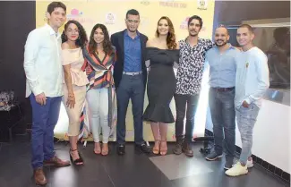  ??  ?? El elenco de “Un 4to de Josué” encabezó la gala premier en el Palacio del Cine de Ágora.