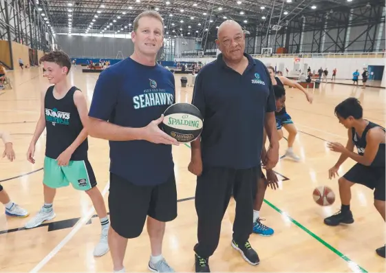  ?? Picture: RICHARD GOSLING ?? Ricardo Lawyer (right) with Seahawks women’s coach Robert Sleaford and some junior players earlier this season.