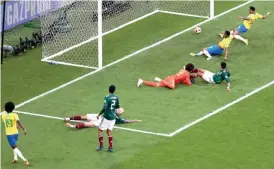  ?? EFE ?? El Tricolor dice adiós a Rusia 2018 con dos goles en contra frente a Brasil.