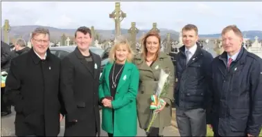  ??  ?? Imelda Munster TD with Jim Loughran and Sinn Fein councillor­s Antoin Watters, Ruairi O Murchu and Pearse McGeough.