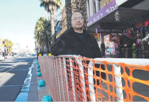  ?? Picture: PETER RISTEVSKI ?? Hilal Shoda, owner of the Little India Gift Shop, has called for council to reopen the crossing outside his shop.