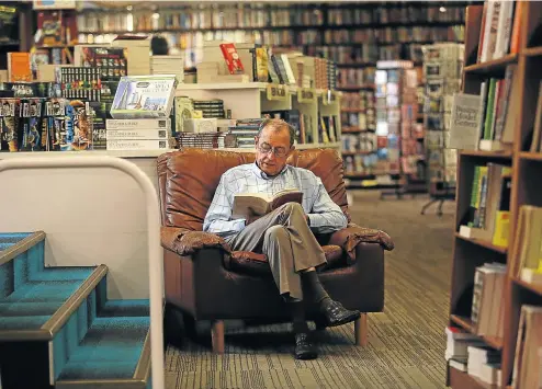  ?? Picture: Alon Skuy ?? Exclusive Books in Hyde Park, Johannesbu­rg, encourages book lovers to sit back and relax.