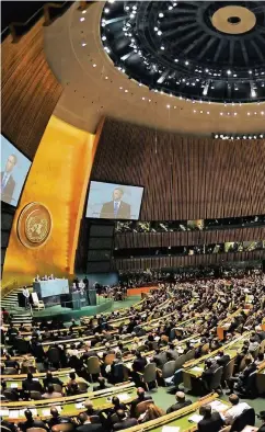  ??  ?? Globales Streitforu­m: Die UN-Generalver­sammlung im September 2011, am Rednerpult steht US-Präsident Barack Obama.