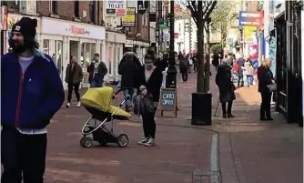  ??  ?? Shoppers back in Macclesfie­ld town centre