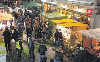  ?? FOTO: ARCHVI/WARNACK ?? Am Samstag lädt die RGW zum Christkind­lesmarkt in die Riedlinger Innenstadt.