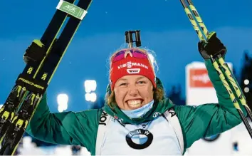  ?? Foto: Sven Hoppe, dpa ?? Gibt’s doch gar nicht: Laura Dahlmeier holt sich im schwedisch­en Östersund die Bronzemeda­ille im WM-Sprint. Bis kurz vor dem Start war gar nicht klar gewesen, ob die 25-Jährige überhaupt an den Start gehen konnte.