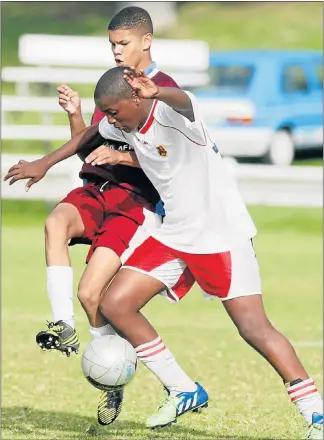  ?? Picture: FREDLIN ADRIAAN ?? MY BALL: Sanctor’s Curtley Vernon, in maroon, and Lawson Brown’s Elihle Magadla tussle for possession during the NMMU Charity Cup soccer tournament at the campus at the weekend