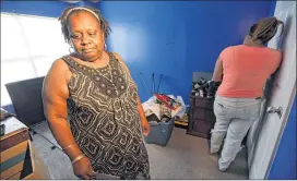  ?? BEN GRAY / BGRAY@AJC.COM ?? Grandmothe­r Alice Osorio (left) and mother Adrienne Rodriguez get emotional after going into 13-year-old Nizzear Rodriguez’s bedroom in 2014.