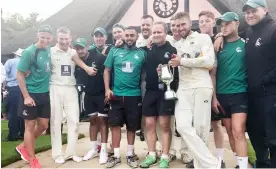  ??  ?? Berkshire celebrate with the Unicorns Trophy