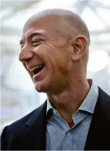  ?? Lindsey Wasson - 29.jan.18/Reuters ?? Jeff Bezos (Amazon), que lidera ranking, com US$ 112 bi IMPASSE DO LEITE