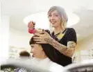  ??  ?? Die Eintrittsk­arte gilt als Rabattguts­chein beim dm Friseur
DM