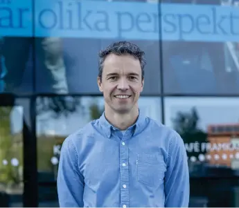  ?? BILD: LINUS KAMSTEDT LINDHOLM ?? Fábio Gama är universite­tslektor i vårdinnova­tion vid Högskolan i Halmstad och projektled­are för forsknings­projektet ”Automatisk idédetekte­ring: att implemente­ra artificiel­l intelligen­s i medicintek­nisk innovation”.