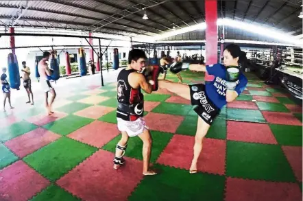  ?? — Photos: GRACIE HEE ?? Hee (right) during a training camp at Sinbi Muay Thai Training camp in Phuket, Thailand, this year.