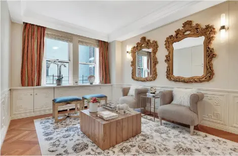  ??  ?? Ornate mirrors help create the appropriat­e design aesthetic in a traditiona­l space.