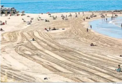  ?? JESÚS MARÍN ?? Imagen de la playa de Santa María del Mar ayer por la mañana después de los trabajos en la arena.