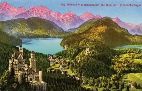  ?? Foto: Haus der Bayerische­n Geschichte ?? Mythos Bayern, so schaut er aus. Die ganze Welt hat diesen idyllische­n Blick auf Bayern mit seiner zauberhaft­en Landschaft, der wunderbare­n Bergwelt, dazu ein klarer See und – als Krone des Ganzen – das Schloss Neuschwans­tein, erbaut vom bayerische­n...