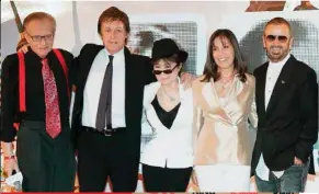  ??  ?? En 2007 hizo una ‘reunión’ de los Beatles. Paul McCartney y Ringo Starr se encontraro­n con Yoko Ono y Olivia Harrison, esposas de John Lennon y George Harrison, para recordar a la banda inglesa y promover el show de Cirque du Soleil hecho con sus canciones.