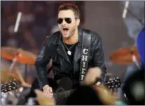  ?? RON JENKINS — THE ASSOCIATED PRESS FILE ?? In this file photo, country music singer Eric Church performs at halftime during an NFL football game between the Washington Redskins and Dallas Cowboys in Arlington, Texas. Church is one of many musicians using new technology, including 360-degree...