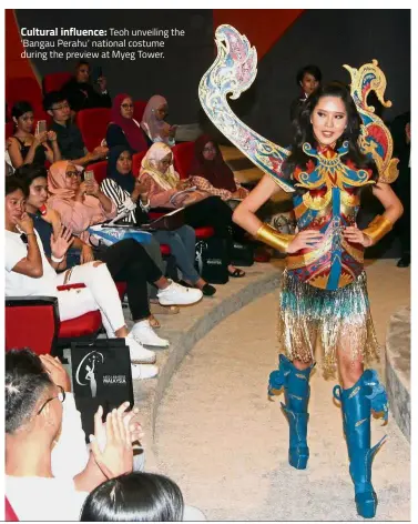  ??  ?? Cultural influence: Teoh unveiling the ‘Bangau Perahu’ national costume during the preview at Myeg Tower.