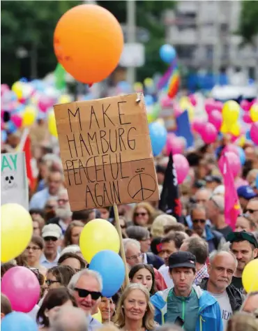  ?? Foto: dpa/Kay Nietfeld ?? Friedliche Großdemo am Samstag gegen Krieg und für eine gerechte Weltordnun­g