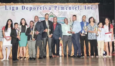  ??  ?? La Liga Deportiva Pimentel realizó su XXII premiación a los atletas más sobresalie­ntes en los distintos eventos donde vio acción la institució­n correspond­iente al año 2017, así como a los equipos campeones y sub campeones del XXII Torneo Interno...