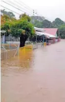  ?? JULIO SEGURA. ?? El río Cañas, en Guanacaste, se adueñó del camino.