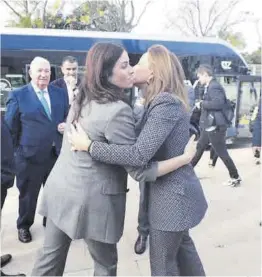  ?? Ángel de Castro ?? La concejala de Movilidad, Tatiana Gaudes, con Natalia Chueca.