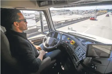  ?? TONYAVELAR/ASSOCIATED PRESS ?? Matt Grigsby, senior program engineer at Otto, takes his hands off the steering wheel of the self-driving bigrig truck during a demonstrat­ion in San Francisco. Uber just announced it is acquiring the startup Otto.