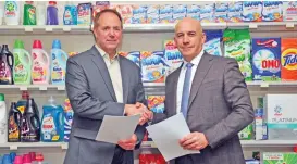  ??  ?? Bill Hunt (left), CEO, The National Detergent Company and Mark Rix, CEO, Apex Media